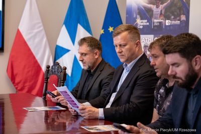 zdjęcie z konferencji prasowej dotyczącej Triathlonu w Stolicy Podkarpacia, fot. Grzegorz Bukała, Urząd Miasta Rzeszowa